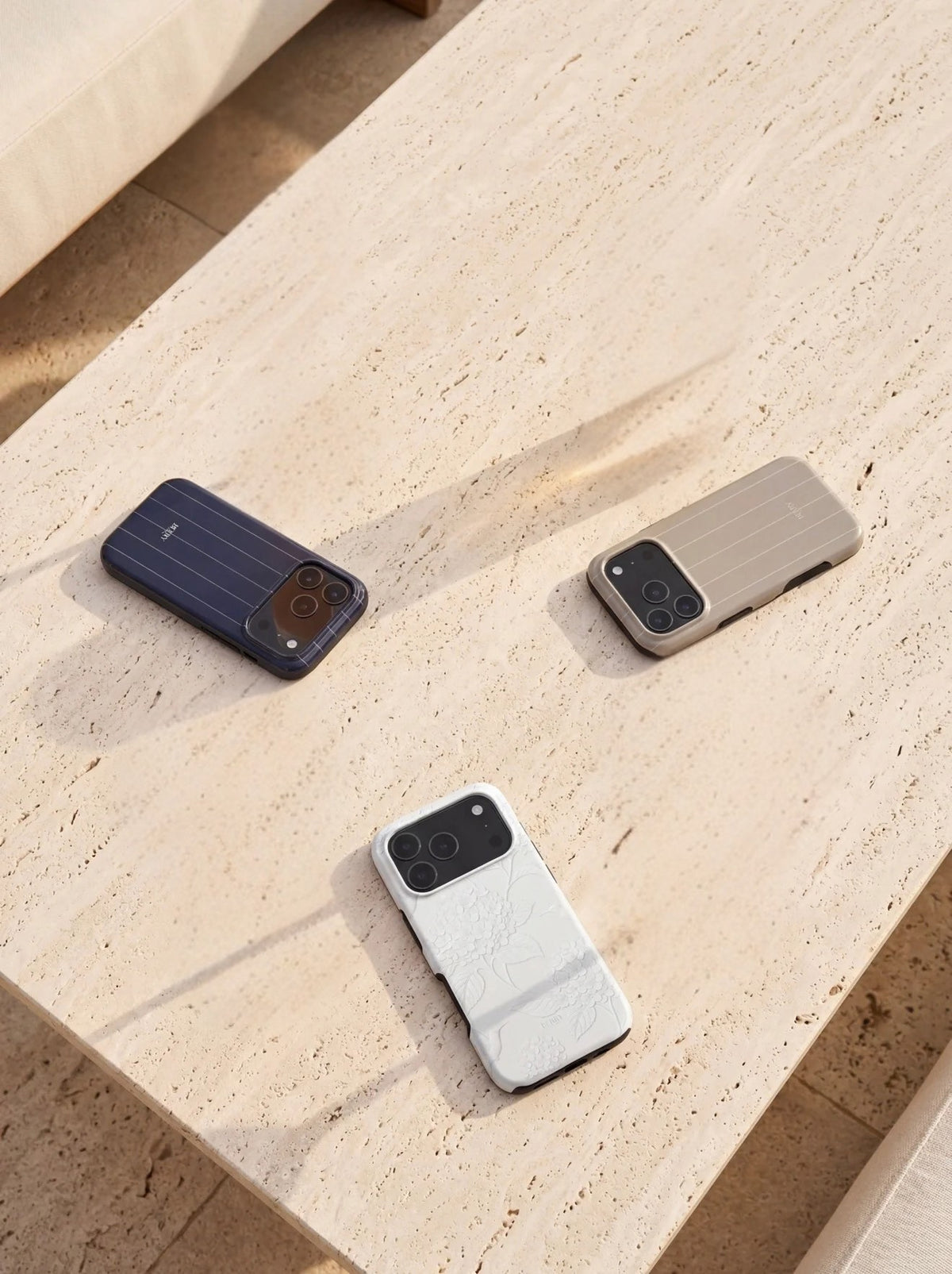 Θήκη iPhone με διακοσμητικό σχέδιο – Quiet Luxury
