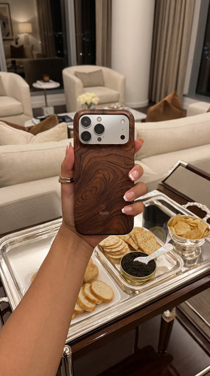 iPhone case with wood grain pattern in brown – Chestnut